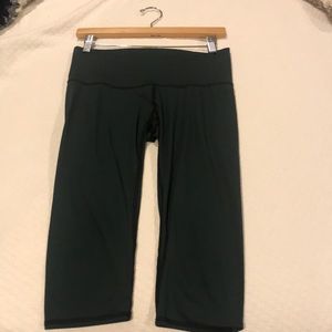 Goddess dark hunter green Teeki capri yoga pants